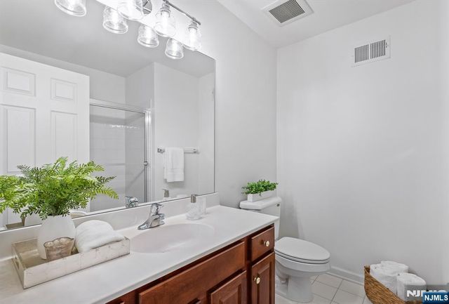 26 Birchwood Lane, North Haledon, NJ 07508