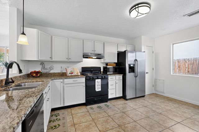 616 Sedona Meadows Drive NE, Rio Rancho, NM 87144