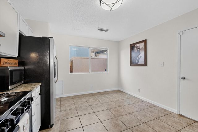 616 Sedona Meadows Drive NE, Rio Rancho, NM 87144