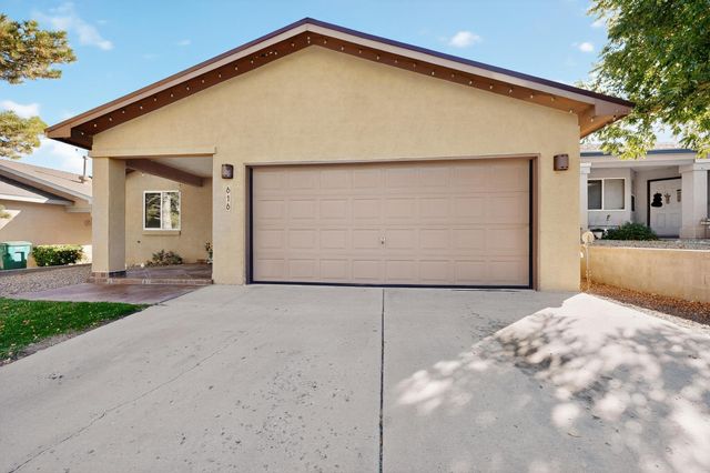 616 Sedona Meadows Drive NE, Rio Rancho, NM 87144