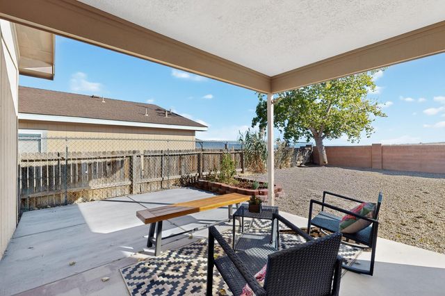 616 Sedona Meadows Drive NE, Rio Rancho, NM 87144