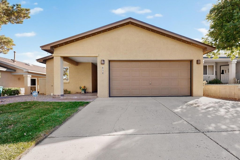 616 Sedona Meadows Drive NE, Rio Rancho, NM 87144