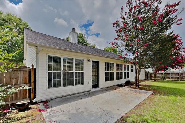 2070 Charleston Oak Circle, Lawrenceville, GA 30043