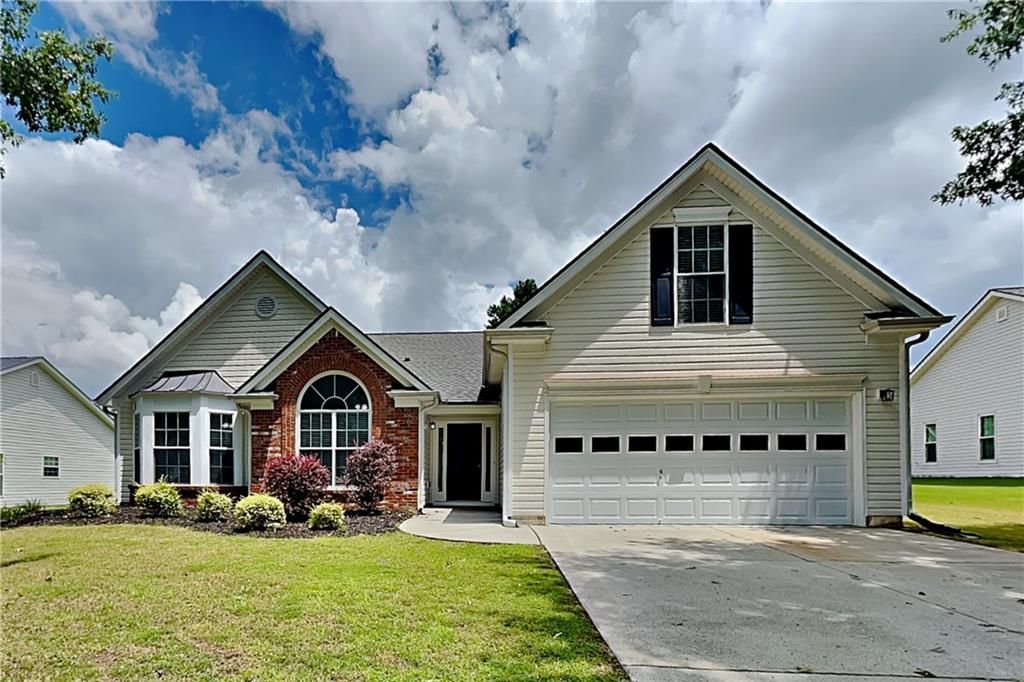 2070 Charleston Oak Circle, Lawrenceville, GA 30043
