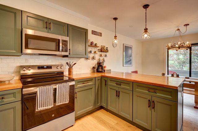 8 Granite Rd Unit 2, Lincoln, NH 03251