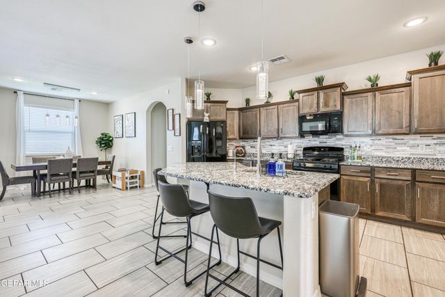 5945 HIDDEN ACRES Drive, El Paso, TX 79924