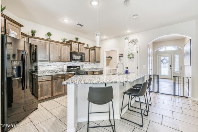 5945 HIDDEN ACRES Drive, El Paso, TX 79924