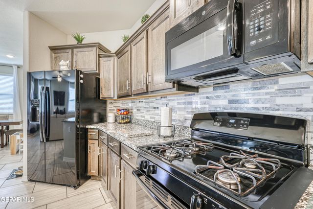 5945 HIDDEN ACRES Drive, El Paso, TX 79924