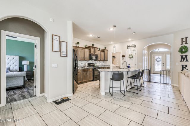 5945 HIDDEN ACRES Drive, El Paso, TX 79924