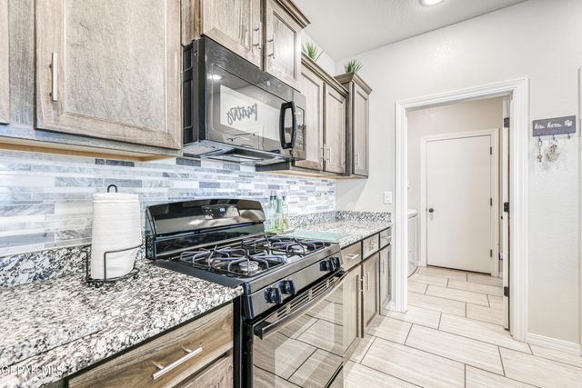 5945 HIDDEN ACRES Drive, El Paso, TX 79924
