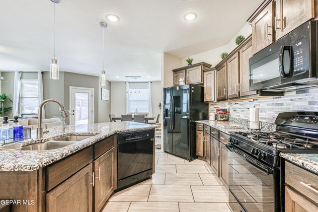 5945 HIDDEN ACRES Drive, El Paso, TX 79924