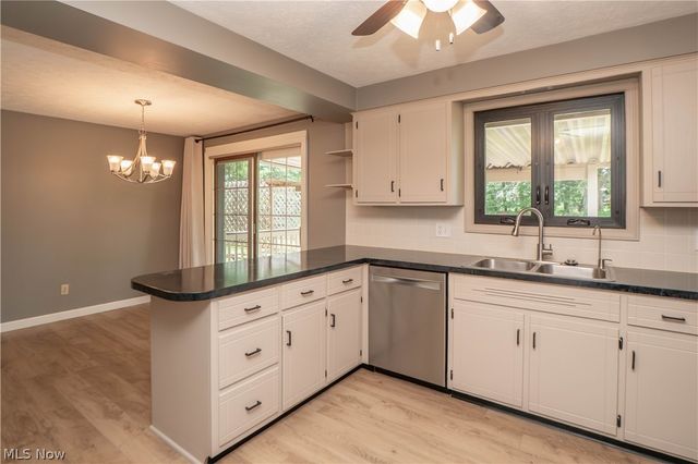 5251 Tanglewood Drive NE, Louisville, OH 44641