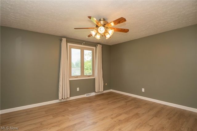 5251 Tanglewood Drive NE, Louisville, OH 44641