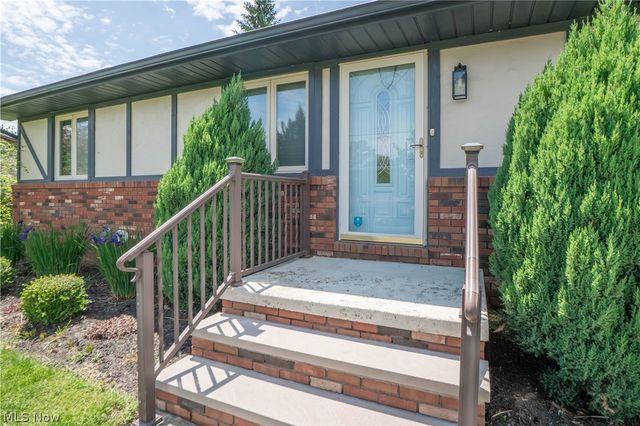 5251 Tanglewood Drive NE, Louisville, OH 44641