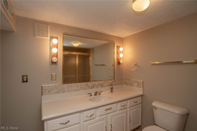 5251 Tanglewood Drive NE, Louisville, OH 44641