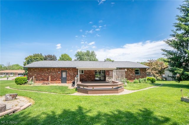 5251 Tanglewood Drive NE, Louisville, OH 44641