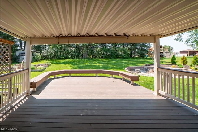 5251 Tanglewood Drive NE, Louisville, OH 44641