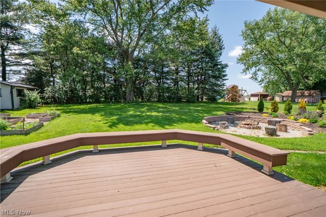 5251 Tanglewood Drive NE, Louisville, OH 44641
