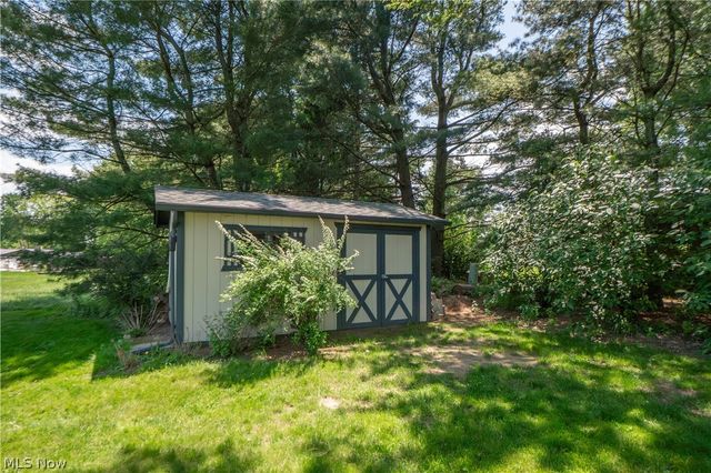 5251 Tanglewood Drive NE, Louisville, OH 44641