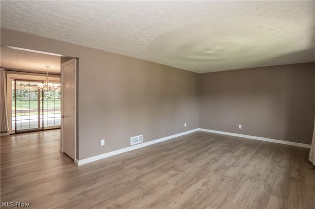 5251 Tanglewood Drive NE, Louisville, OH 44641
