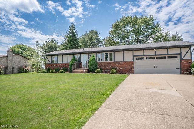 5251 Tanglewood Drive NE, Louisville, OH 44641