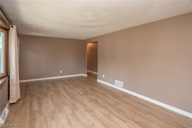 5251 Tanglewood Drive NE, Louisville, OH 44641