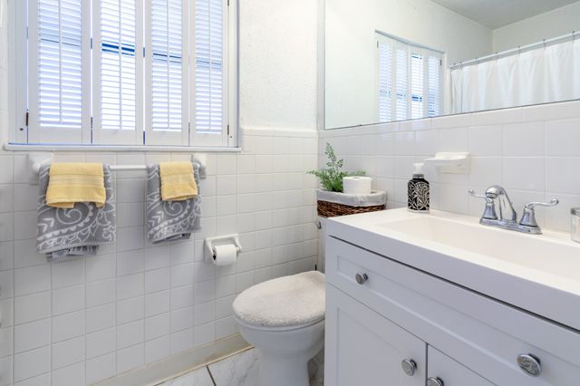 1803 Oak Tree Lane, Arlington, TX 76013