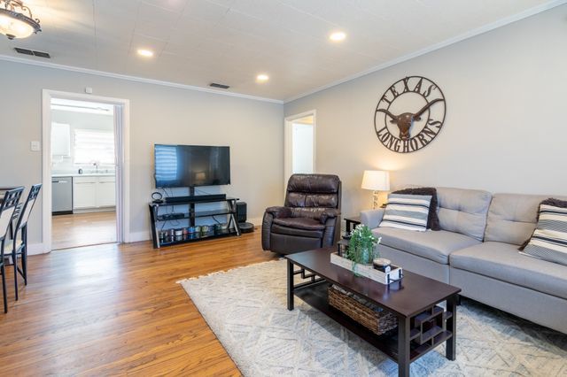 1803 Oak Tree Lane, Arlington, TX 76013