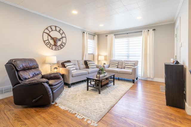 1803 Oak Tree Lane, Arlington, TX 76013