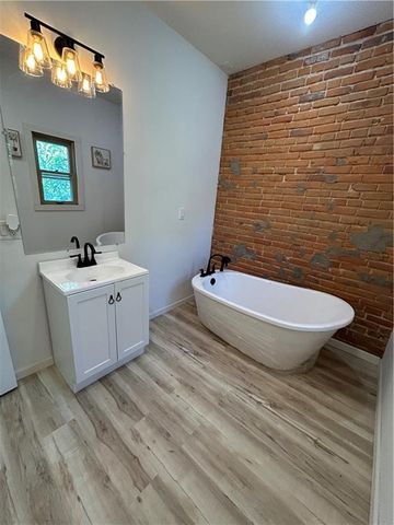 727 S 10th Street, St Joseph, MO 64501