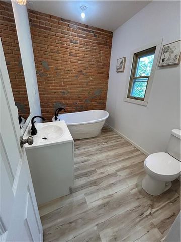 727 S 10th Street, St Joseph, MO 64501