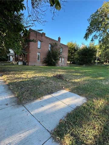 727 S 10th Street, St Joseph, MO 64501