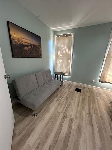 727 S 10th Street, St Joseph, MO 64501