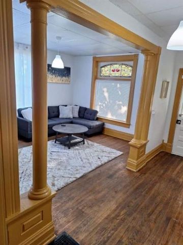 727 S 10th Street, St Joseph, MO 64501