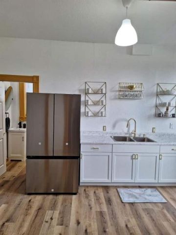 727 S 10th Street, St Joseph, MO 64501