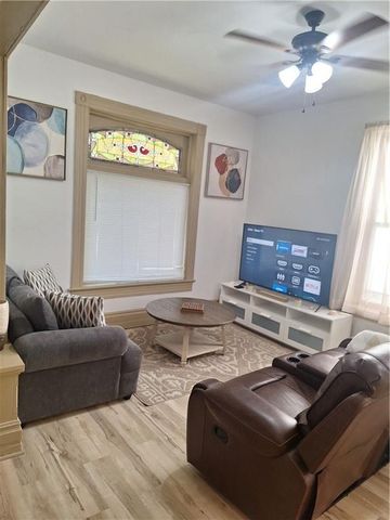 727 S 10th Street, St Joseph, MO 64501