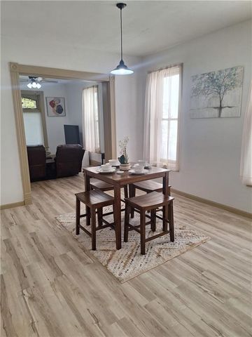 727 S 10th Street, St Joseph, MO 64501