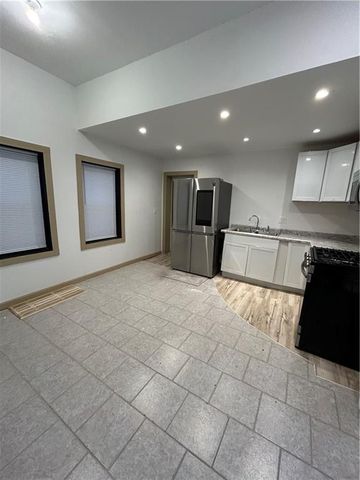 727 S 10th Street, St Joseph, MO 64501