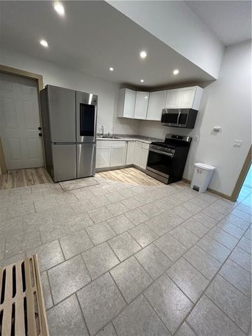 727 S 10th Street, St Joseph, MO 64501