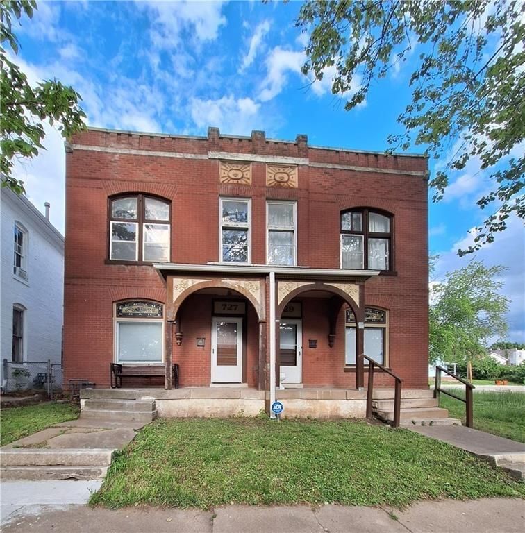 727 S 10th Street, St Joseph, MO 64501