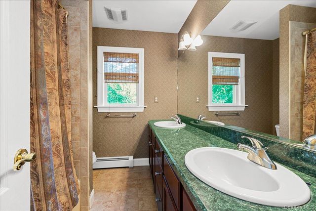 32 Somerset Lane, Warwick, NY 10990