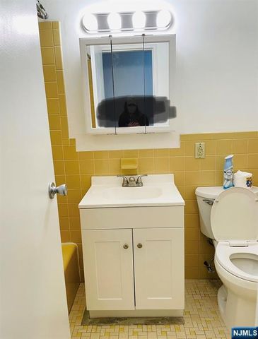 550 Central Avenue 9, Harrison, NJ 07029