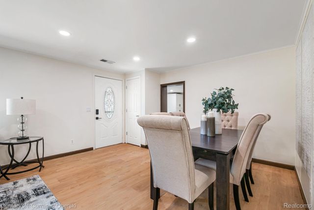 2374 Lakena Road, West Bloomfield Charter Township, MI 48324
