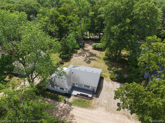 2374 Lakena Road, West Bloomfield Charter Township, MI 48324