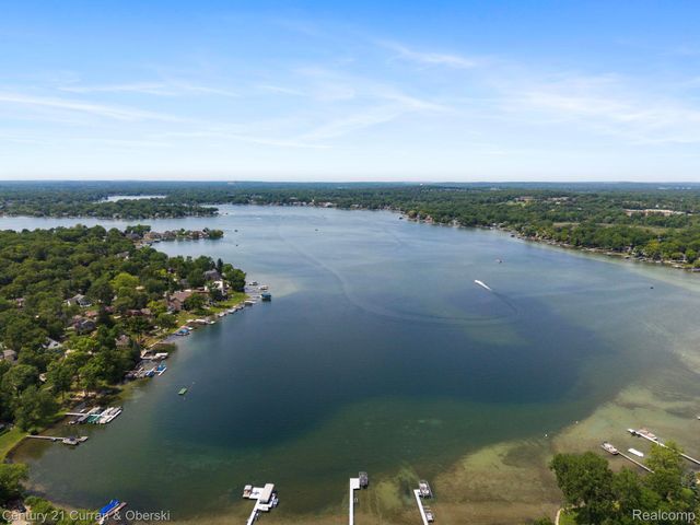 2374 Lakena Road, West Bloomfield Charter Township, MI 48324