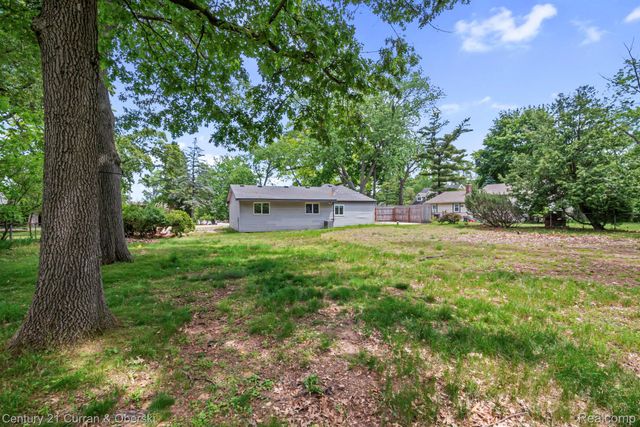 2374 Lakena Road, West Bloomfield Charter Township, MI 48324