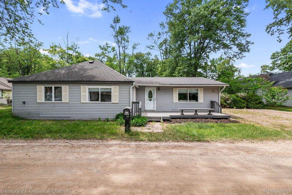 2374 Lakena Road, West Bloomfield Charter Township, MI 48324