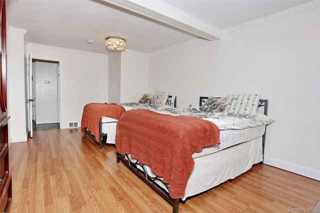 35 Mid Oaks Street, Monroe, NY 10950