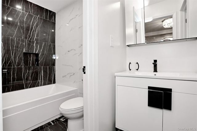 35 Mid Oaks Street, Monroe, NY 10950