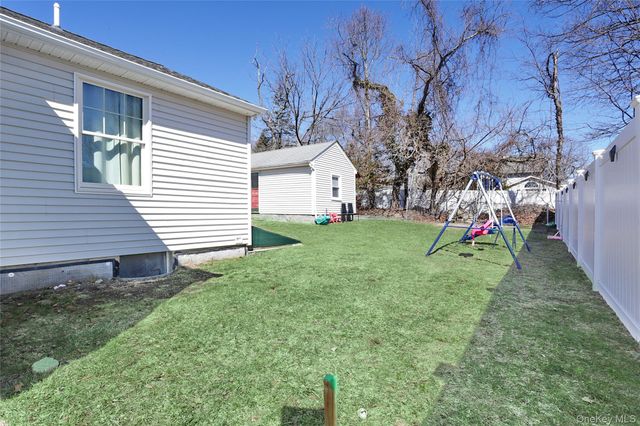 35 Mid Oaks Street, Monroe, NY 10950